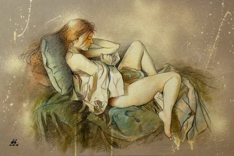 Mujer recostada entre telas y almohadones, pintada en tonos suaves.