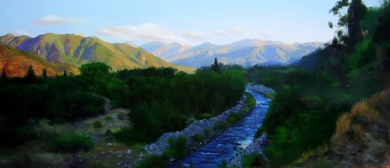 Valle con un río y cerros al fondo, bajo un cielo despejado.